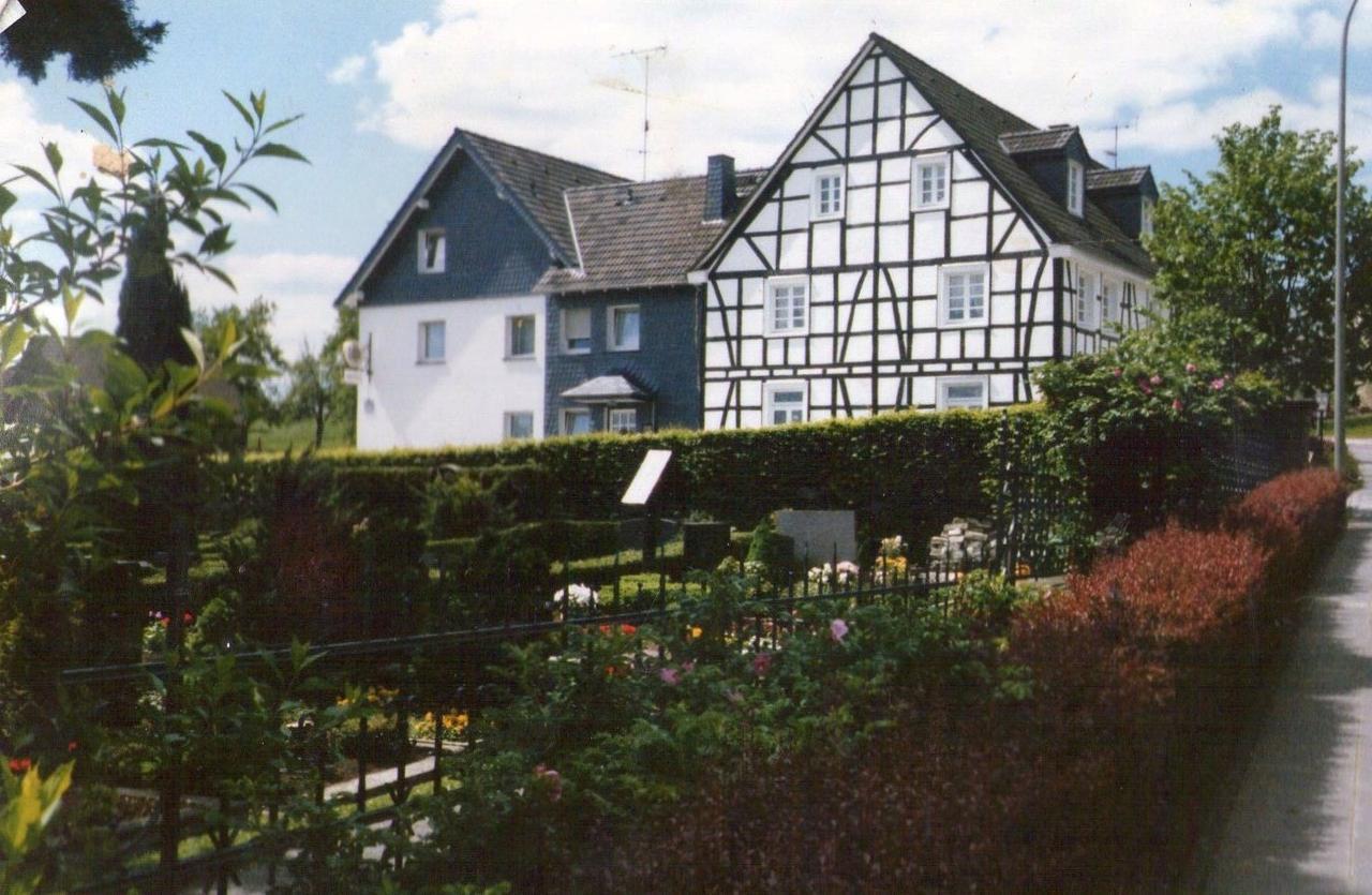 Monteurhotel Garni Alter Olper Hof ลินด์ลาร์ ภายนอก รูปภาพ