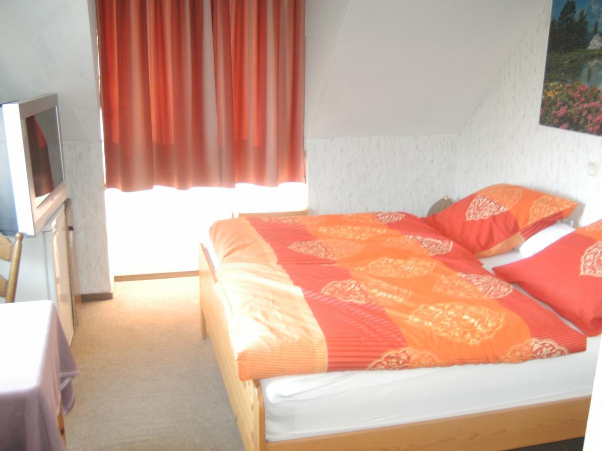 Monteurhotel Garni Alter Olper Hof ลินด์ลาร์ ภายนอก รูปภาพ