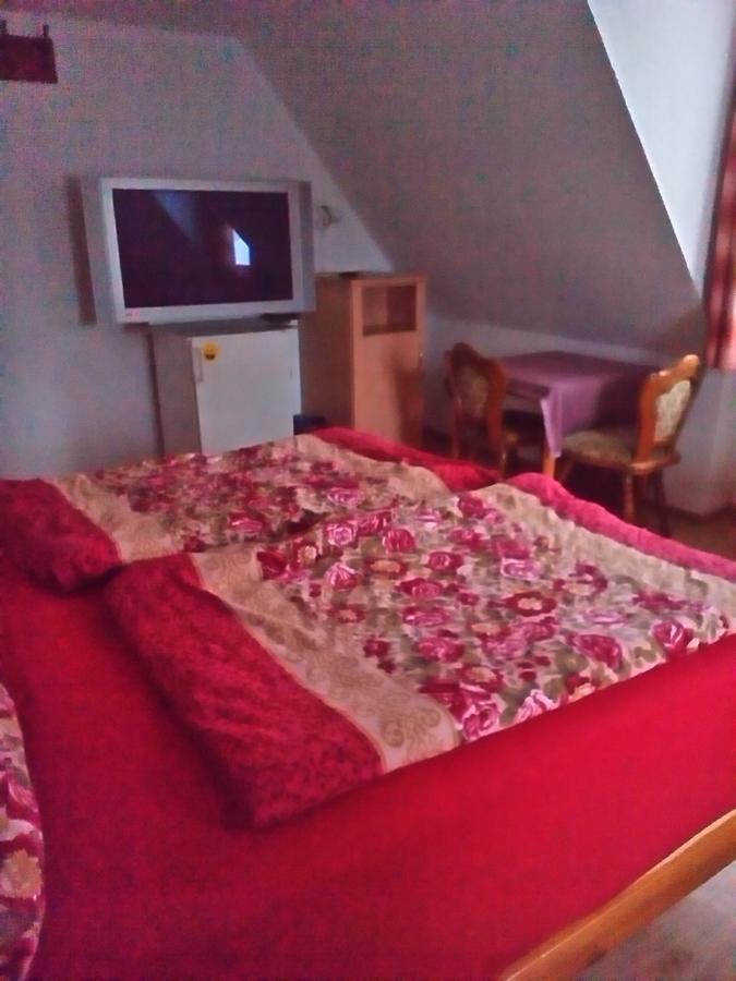 Monteurhotel Garni Alter Olper Hof ลินด์ลาร์ ภายนอก รูปภาพ